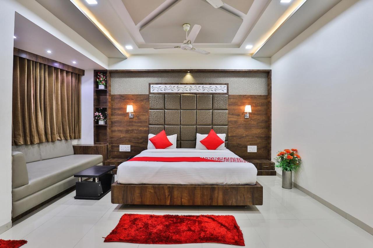 โอโย 7557 โฮเต็ล ศิวะ กุญช์ เอ็กโซติกา Hotel Naroda ภายนอก รูปภาพ