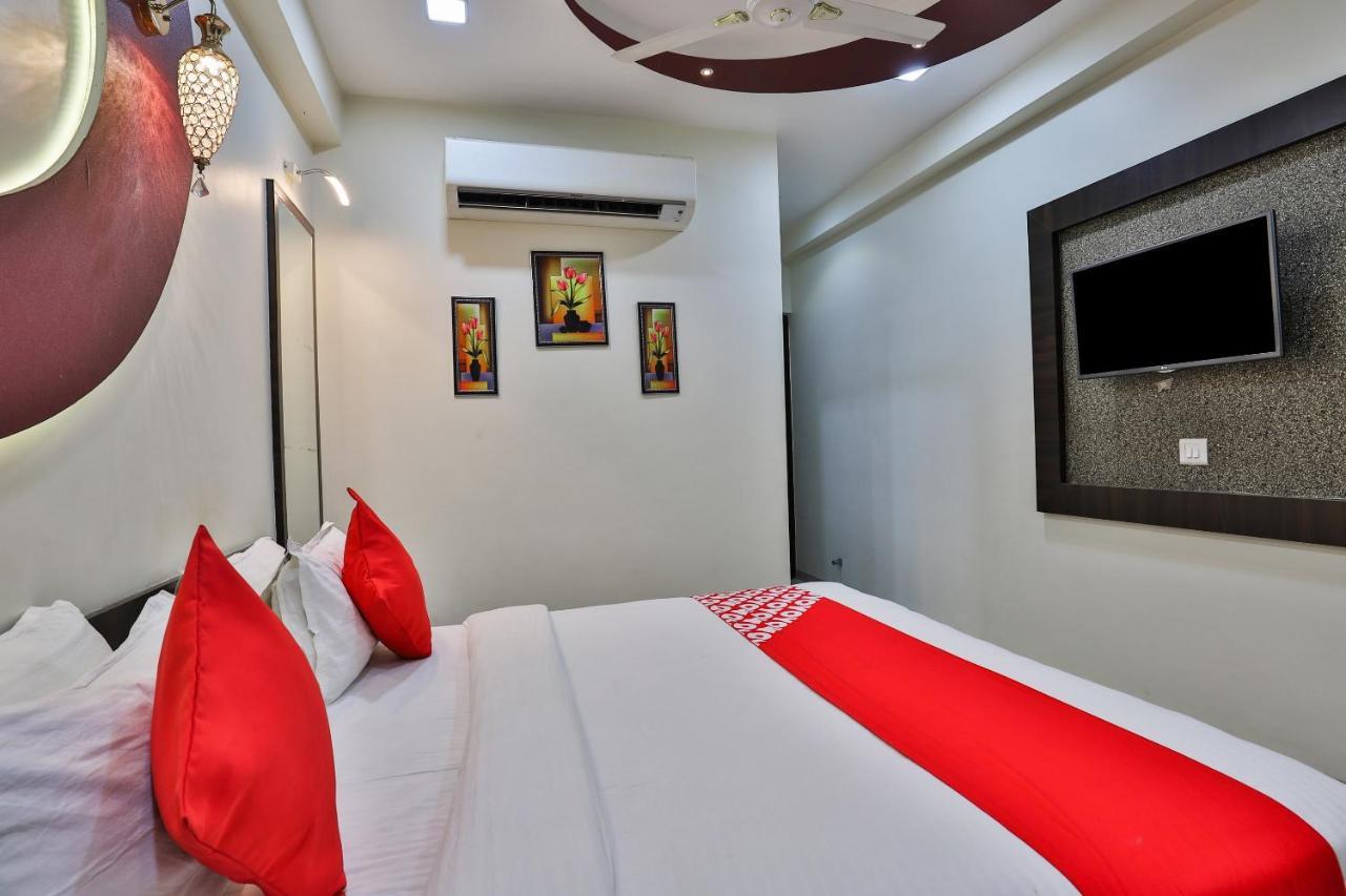 โอโย 7557 โฮเต็ล ศิวะ กุญช์ เอ็กโซติกา Hotel Naroda ภายนอก รูปภาพ