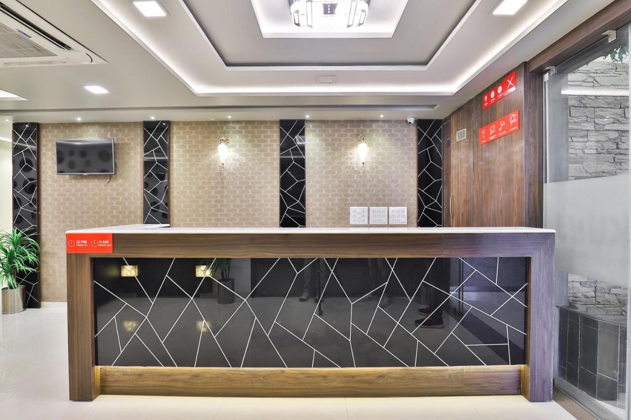 โอโย 7557 โฮเต็ล ศิวะ กุญช์ เอ็กโซติกา Hotel Naroda ภายนอก รูปภาพ