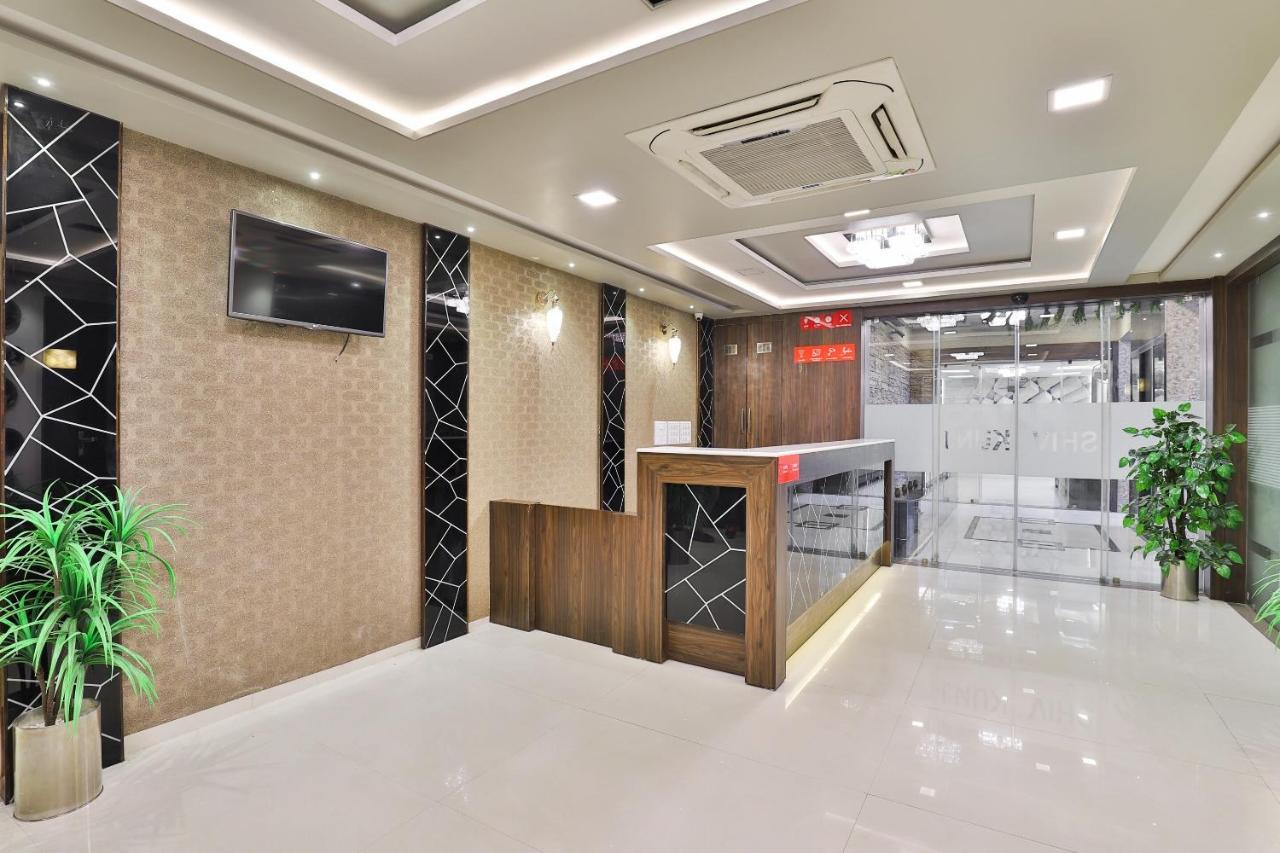 โอโย 7557 โฮเต็ล ศิวะ กุญช์ เอ็กโซติกา Hotel Naroda ภายนอก รูปภาพ