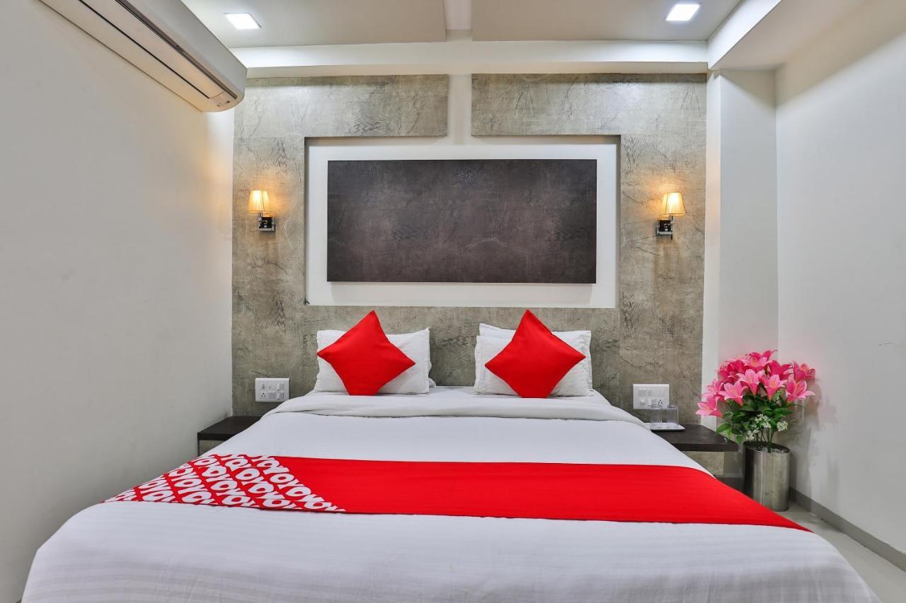 โอโย 7557 โฮเต็ล ศิวะ กุญช์ เอ็กโซติกา Hotel Naroda ภายนอก รูปภาพ