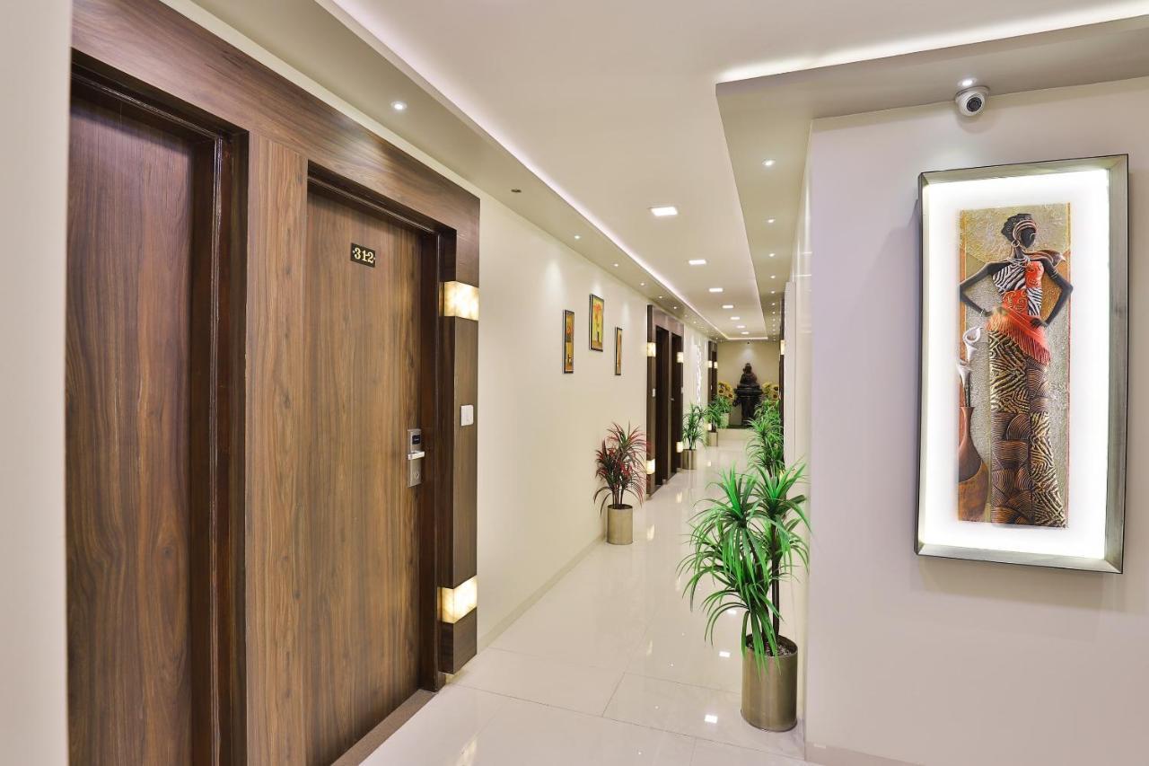 โอโย 7557 โฮเต็ล ศิวะ กุญช์ เอ็กโซติกา Hotel Naroda ภายนอก รูปภาพ