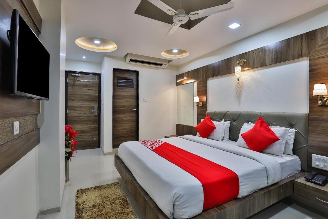 โอโย 7557 โฮเต็ล ศิวะ กุญช์ เอ็กโซติกา Hotel Naroda ภายนอก รูปภาพ